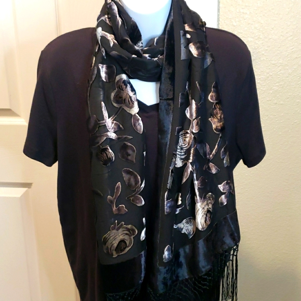 100% silk scarf silver and black with fringe